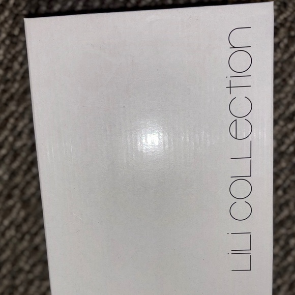 Womans  Lili Collection slip-on sneakers size 8 NIB - Picture 2 of 10